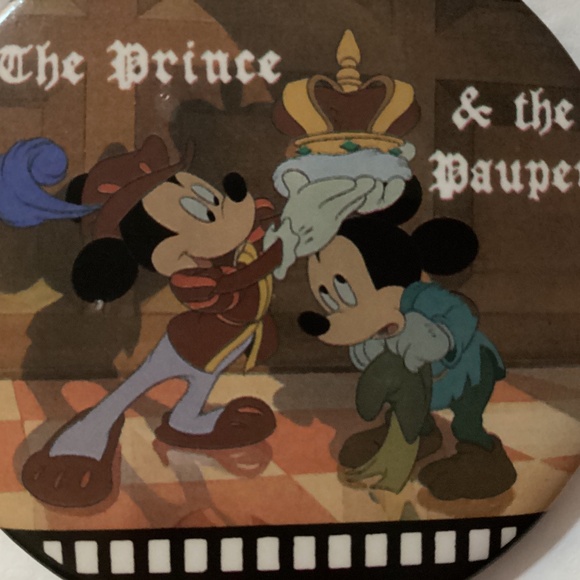 Vintage Disney 1990 The Prince & the Pauper Pin Badge Button Pinback 🤴 - Picture 3 of 3